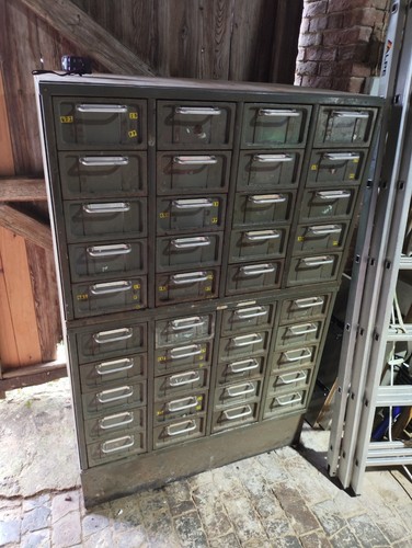 Meuble industriel ancien - , en